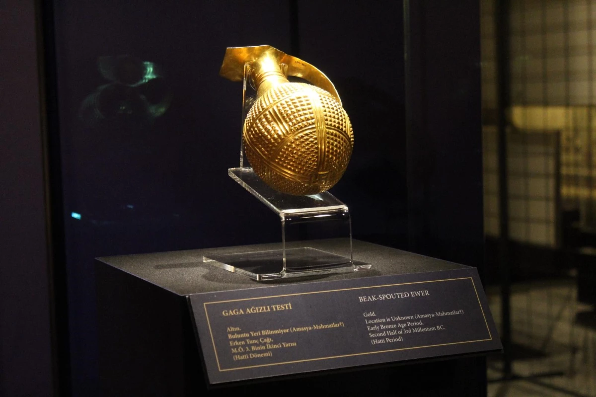 4 bin 250 yıllık altın gaga ağızlı testi, İngiltere tarafından Türkiye\'ye iade edildi