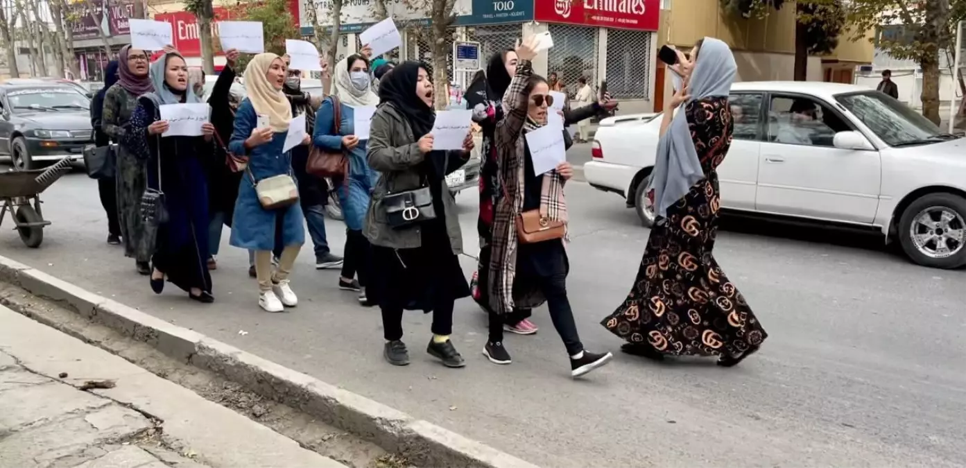 Afganistan\'da kadınlar Birleşmiş Milletler Afganistan Yardım Misyonu\'nu protesto etti