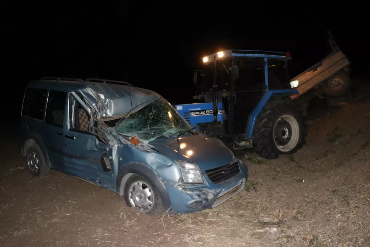 Ticari araç ve traktör çarpıştı, 3 kişi yaralandı