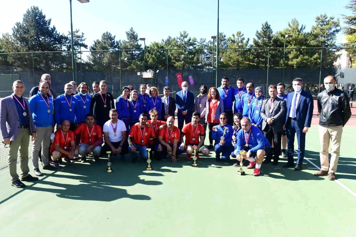 Anadolu Üniversitesi "Geleneksel Ayak Tenisi Turnuvası" sona erdi