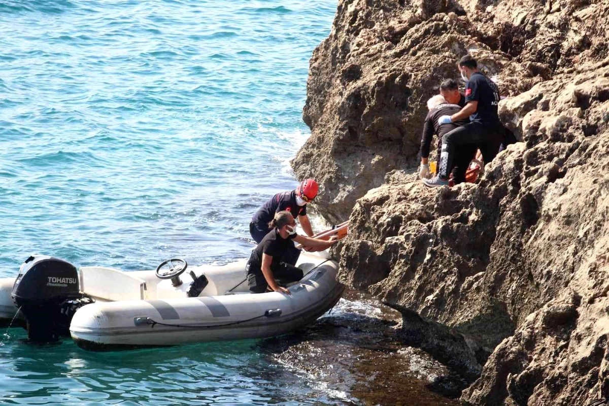 Antalya\'da 40 metrelik falezlerden düşüp yaralanan kişi hayatını kaybetti