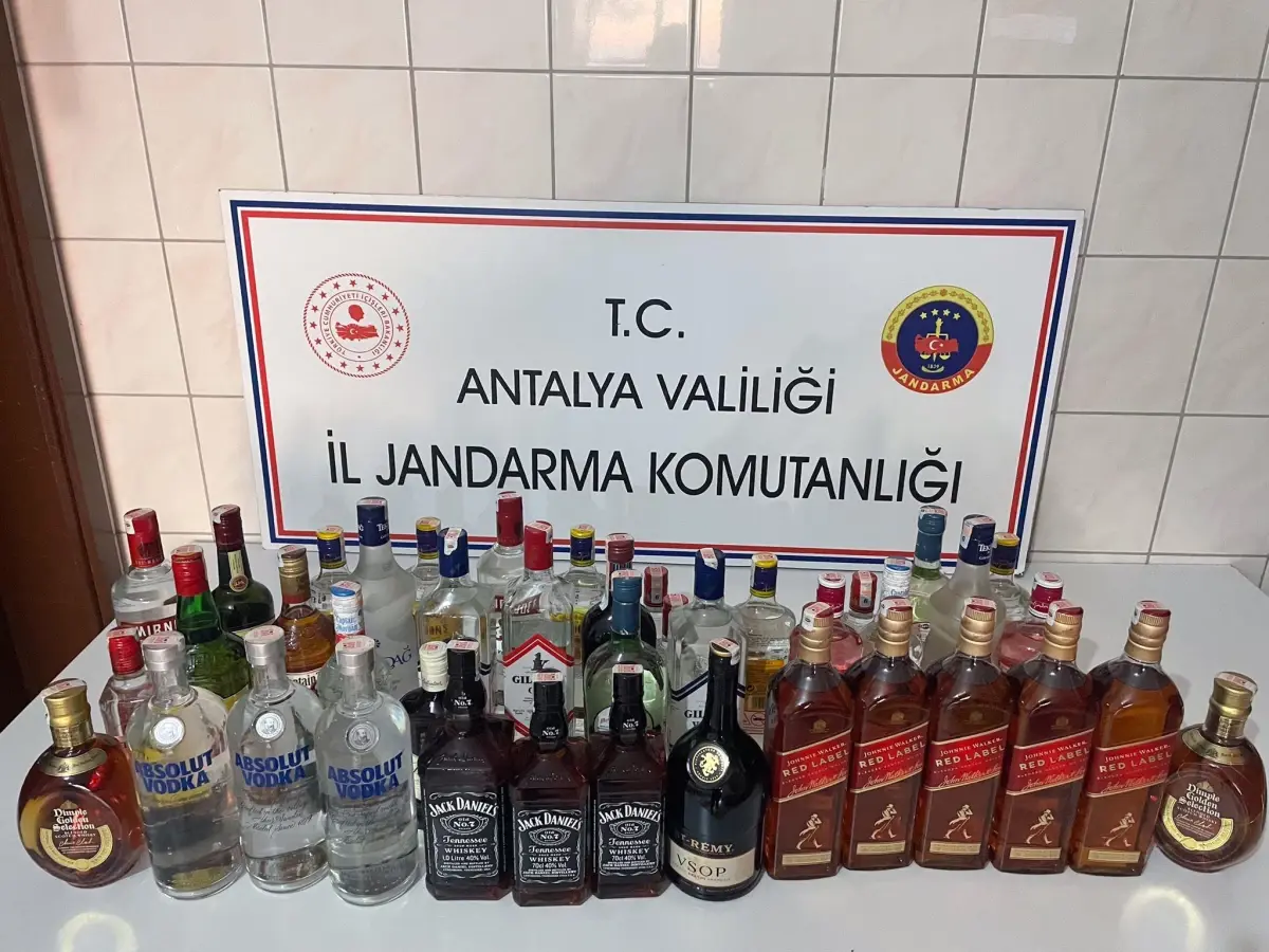 Antalya\'da çalıştıkları otelden hırsızlık yapan 2 kişi yakalandı