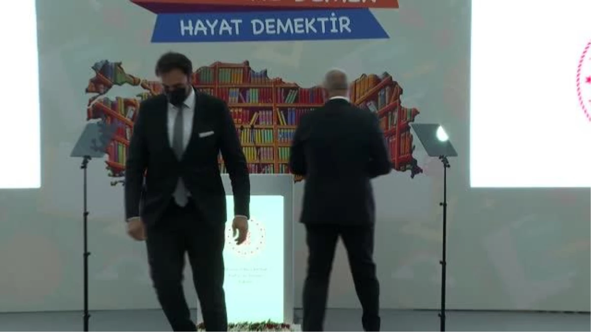 Bakan Ersoy, "Kütüphanesiz Okul Kalmayacak Projesi"nin tanıtım programında konuştu