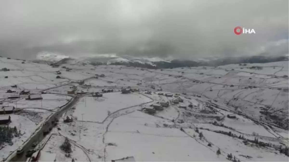 Barma Yaylası\'nda köylüler yolu kapatıp "biz yıkacağız" dedi, jandarma geri döndü