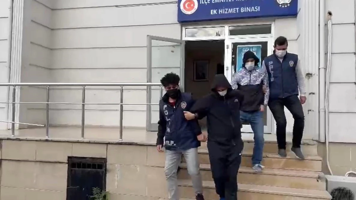 Bonzai paketlerken polise yakalandılar