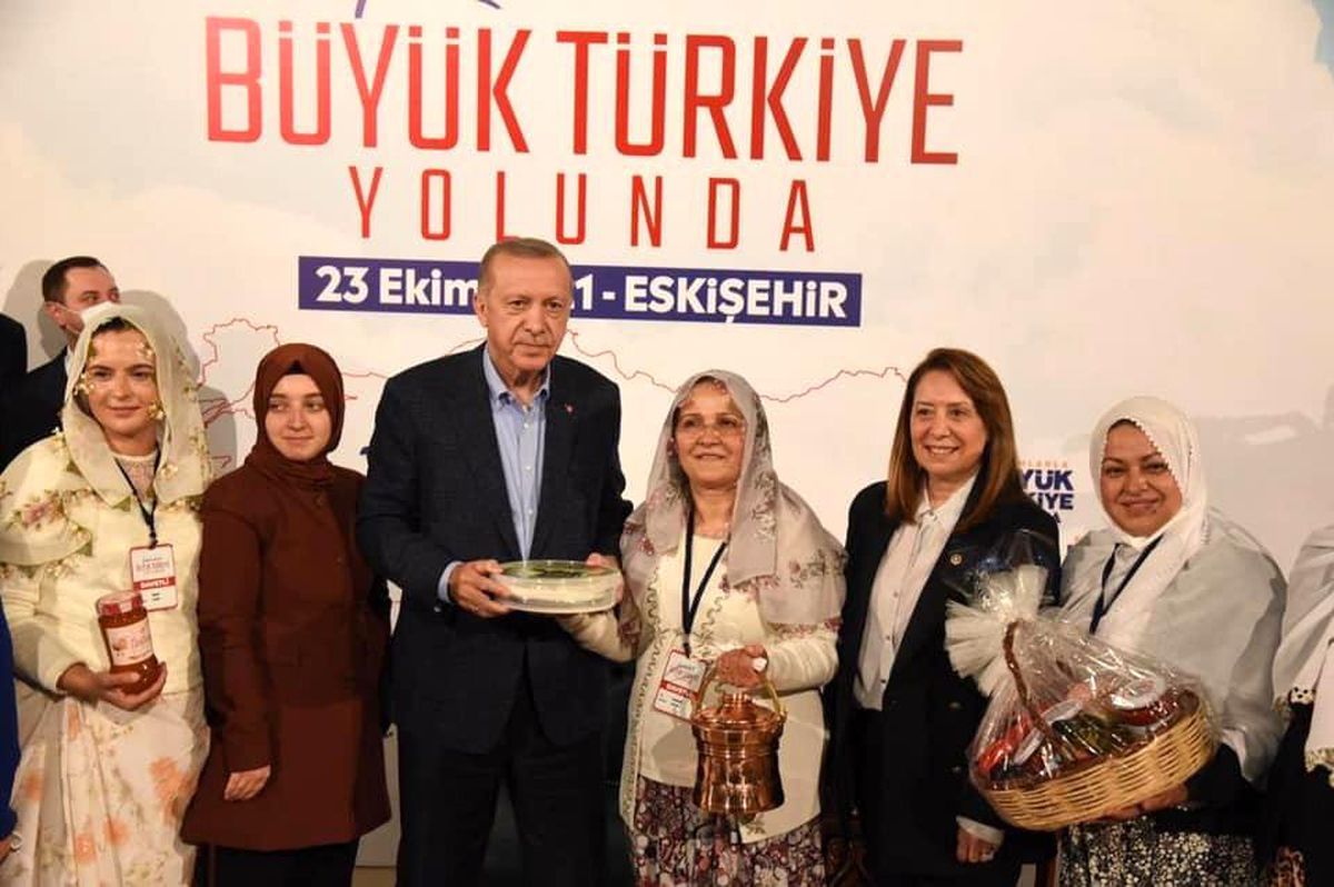 Son dakika haberleri... Cumhurbaşkanı Erdoğan İnönü\'nün meşhur bal, kaymak ve yoğurdunu çok beğendi