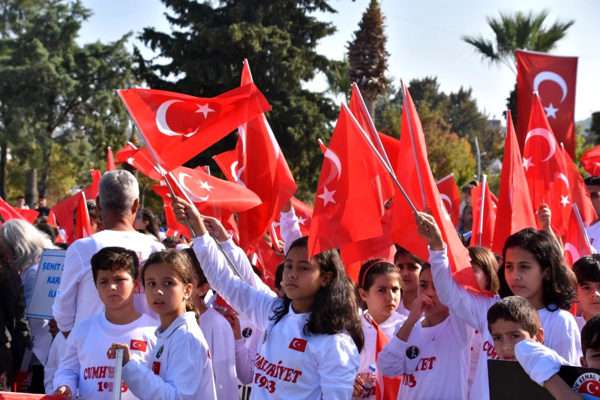 Cumhuriyet Fener Alayı ve Konser: Bin Yaşasın Cumhuriyet