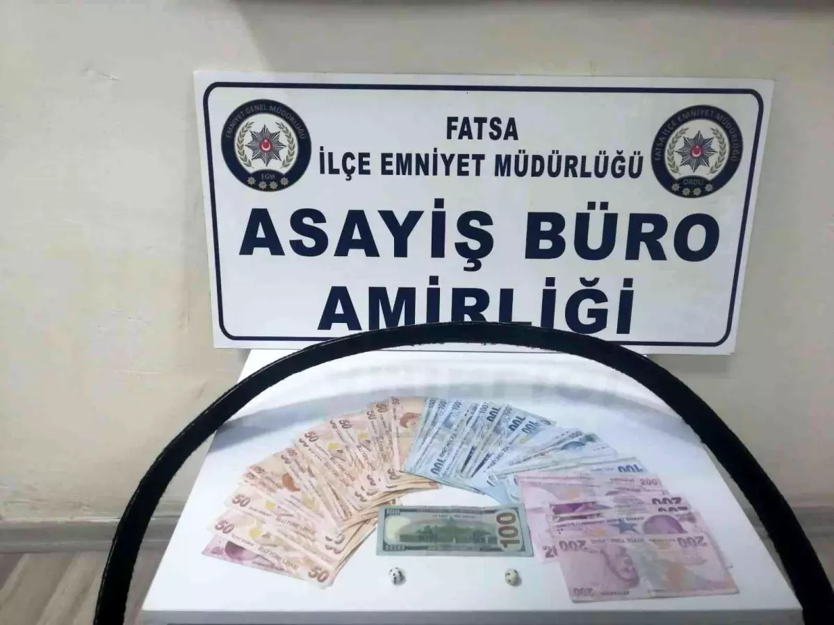 Dolarla kumar oynayanlara suçüstü: 5 şahsa 6 bin 680 TL ceza, bir kişiye adli işlem