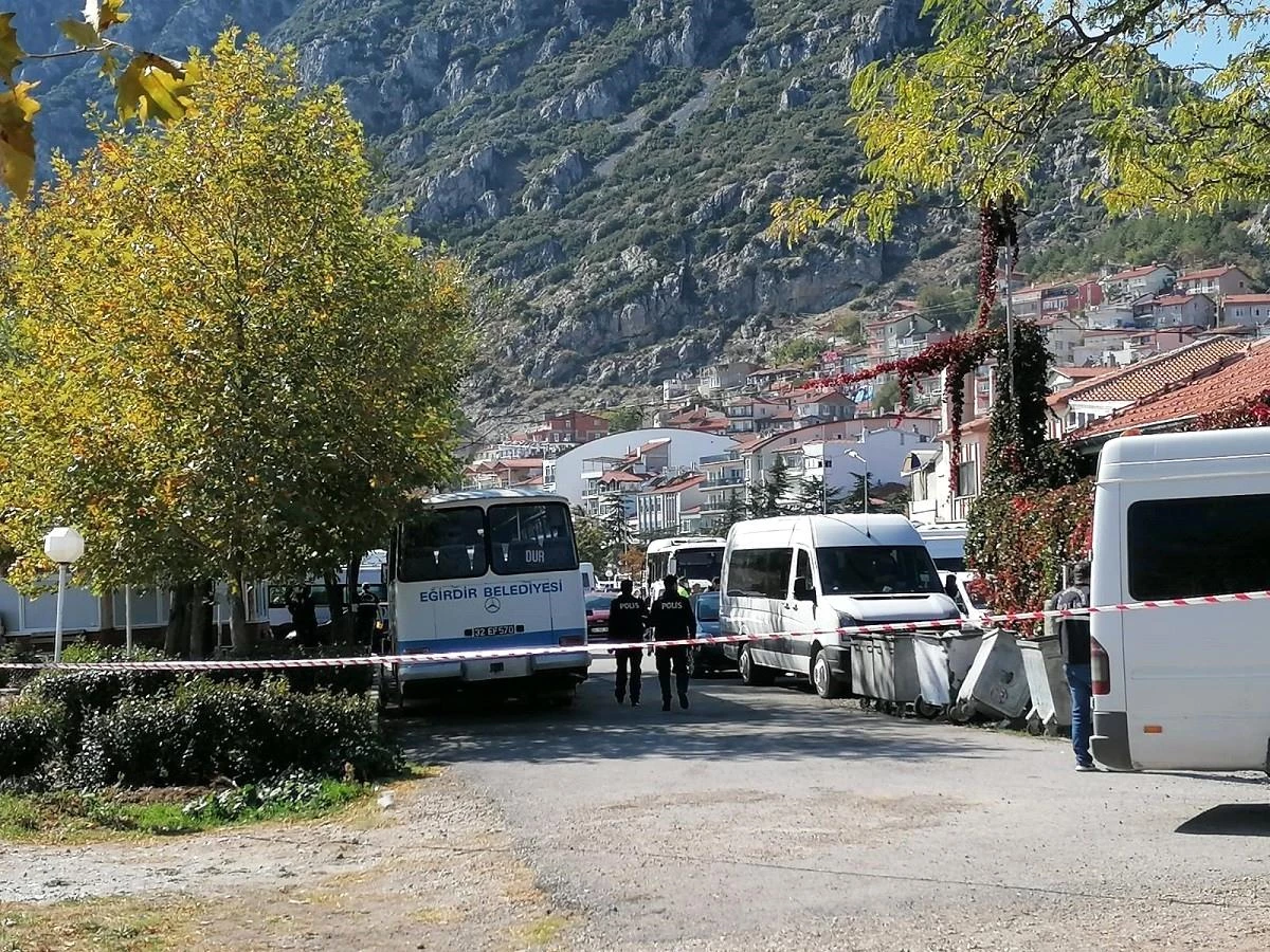 Eğirdir\'de 39 yaşındaki kadın göğsünden vurulmuş halde ölü bulundu