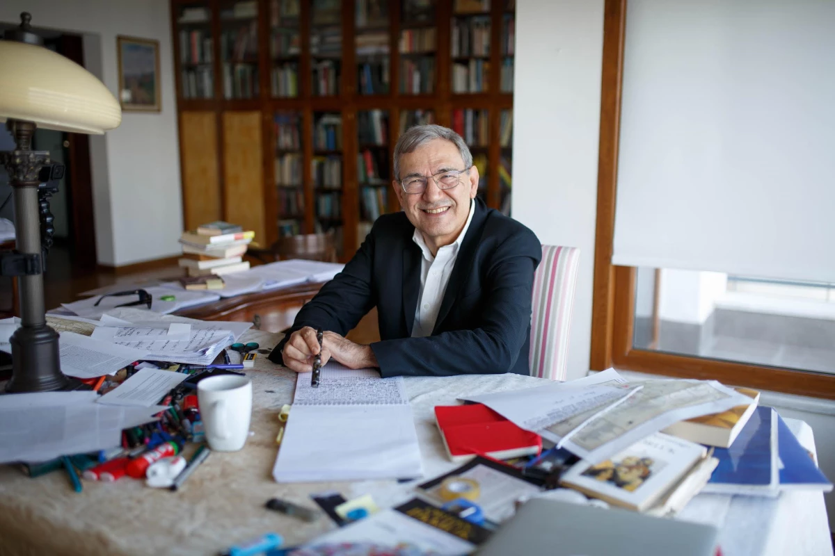 Orhan Pamuk, "Venedik\'i kurtarmak" için İtalya Başbakanı\'na seslendi