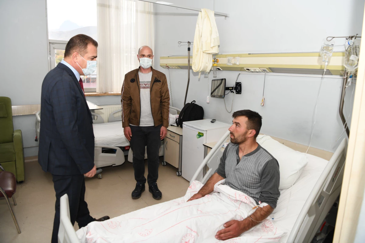 Hakkari Valisi Akbıyık, PKK operasyonunda yaralanan askeri ziyaret etti