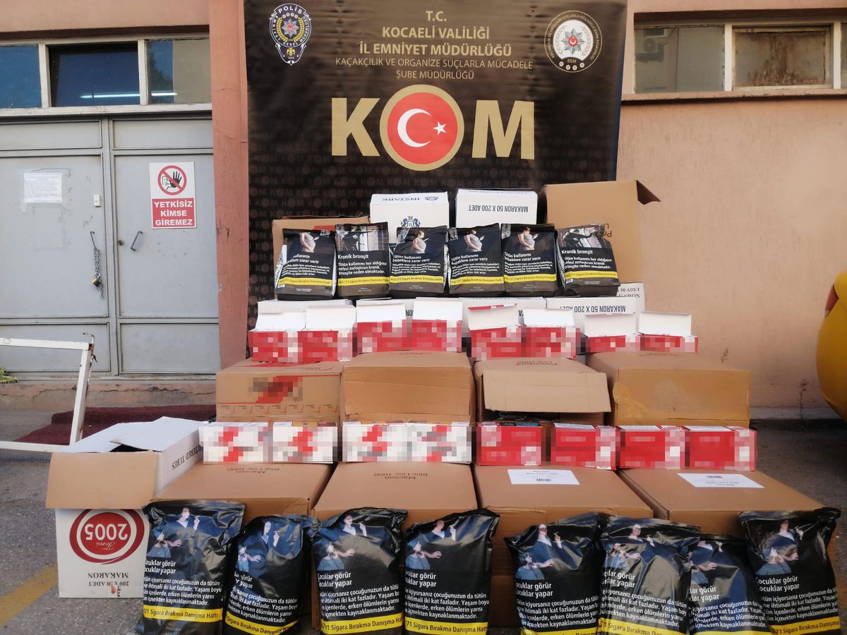 Kocaeli\'de kaçak 148 bin boş, 85 bin tütün doldurulmuş makaron ele geçirildi