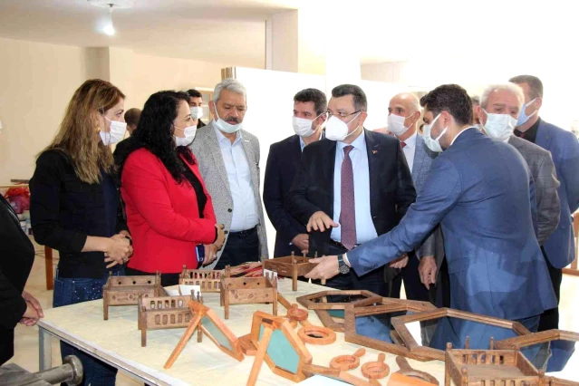 Mardin'de 'Geçmişin İzleri Geleceğin Eserleri' projesi kapsamında ahşap atölyesi kuruldu