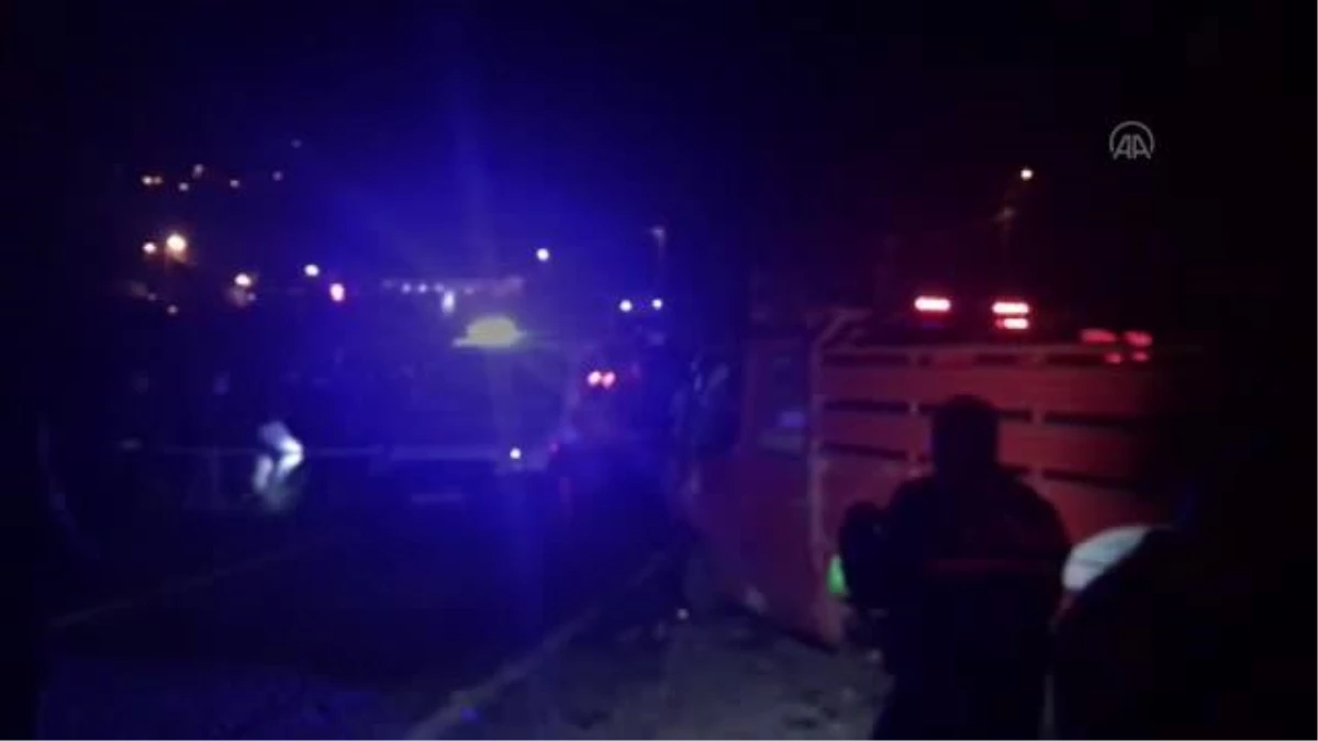 Otomobille kamyonetin çarpışması sonucu bir kişi öldü, 5 kişi yaralandı
