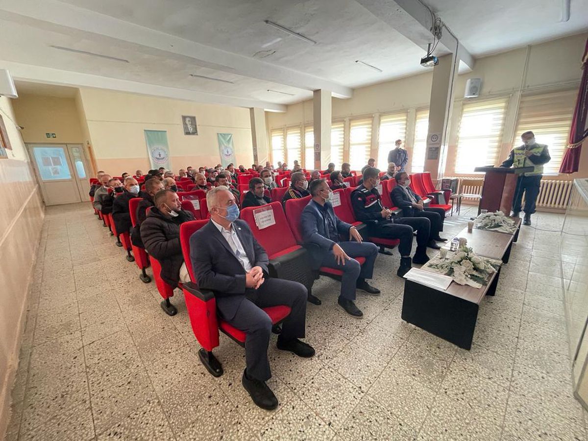 Sandıklı\'da taşımalı eğitimde görevli şoförlere eğitim verildi