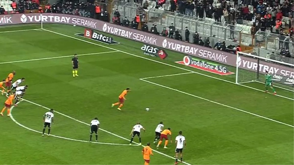 Hakemler skandal kararı yorumladı: Galatasaray\'ın penaltısı tekrar edilmeliydi