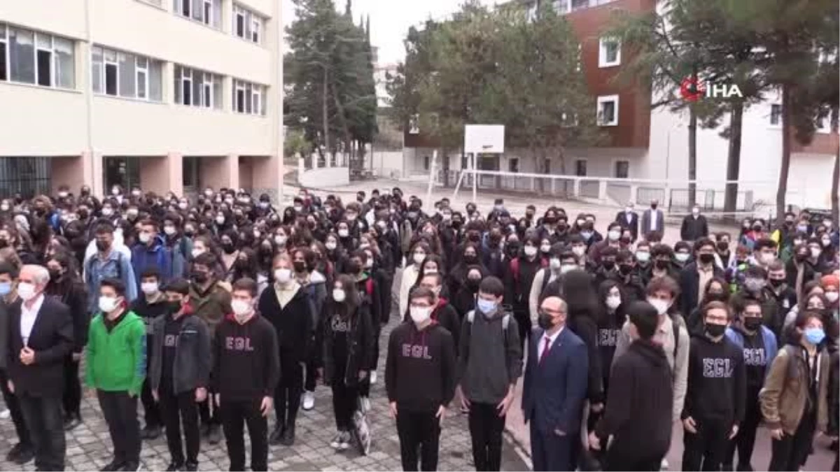 Vali Kızılkaya artık İstiklal Marşı\'nı öğrencilerle okuyacak