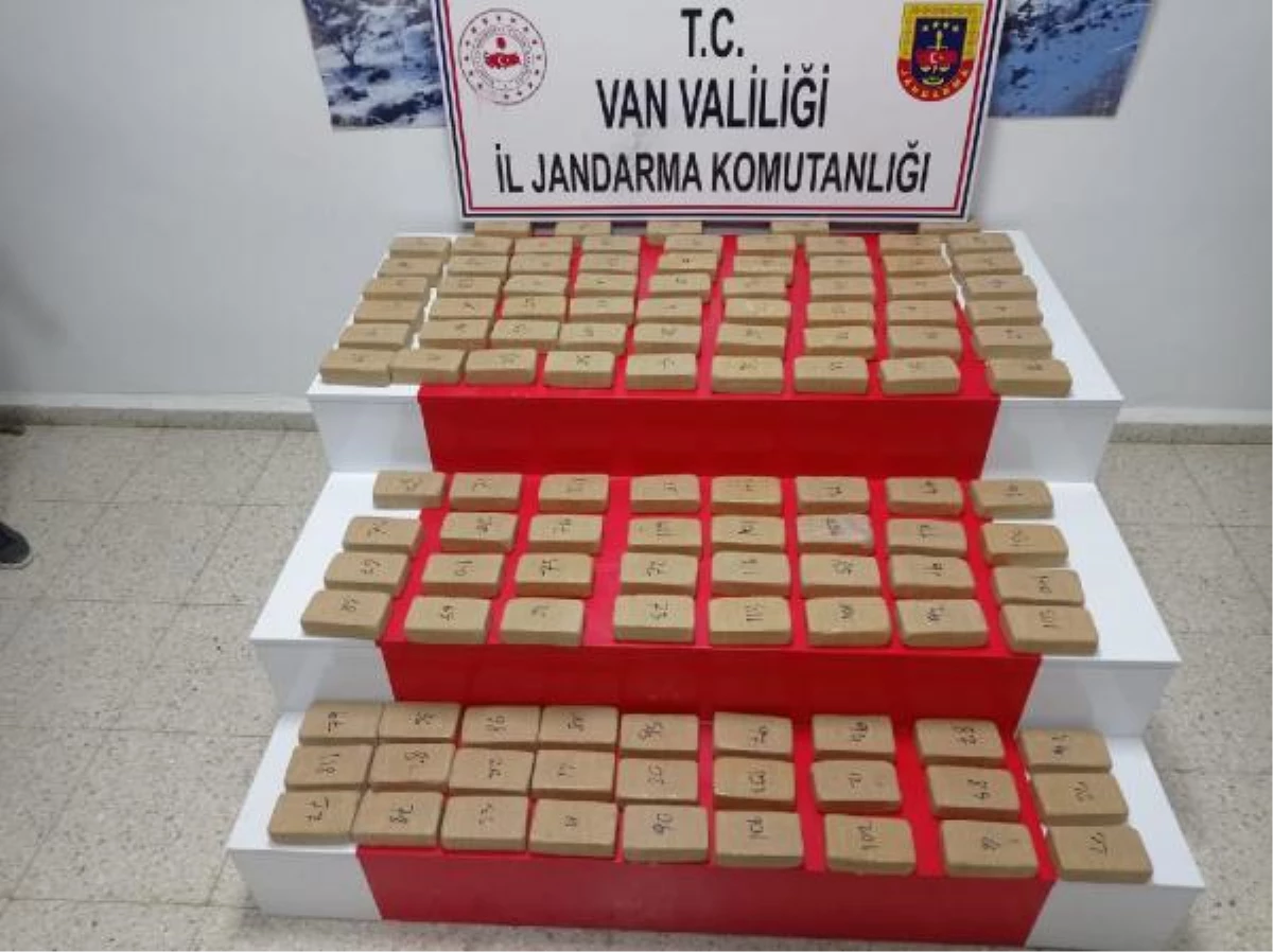 Van\'da 123 kilo uyuşturucu ile 18 bin paket kaçak sigara ele geçirildi