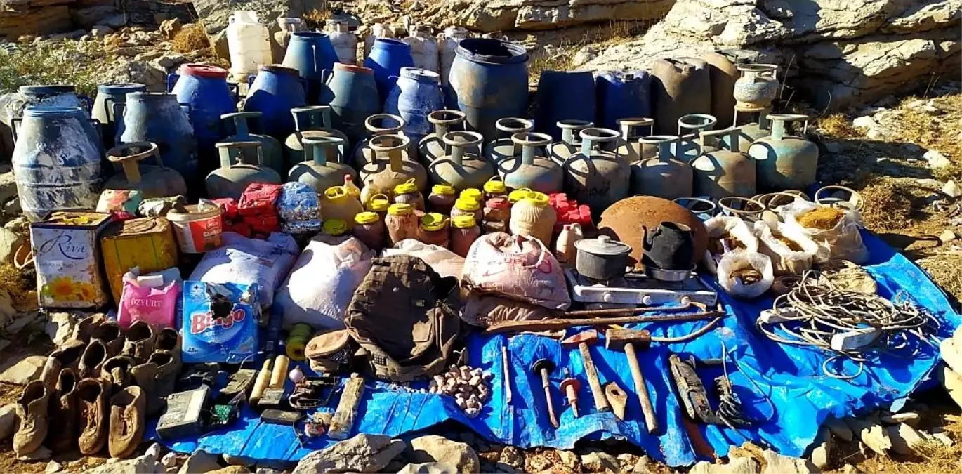 Van\'da teröristlerin kullandığı mağarada çok sayıda yaşam malzemesi ele geçirildi