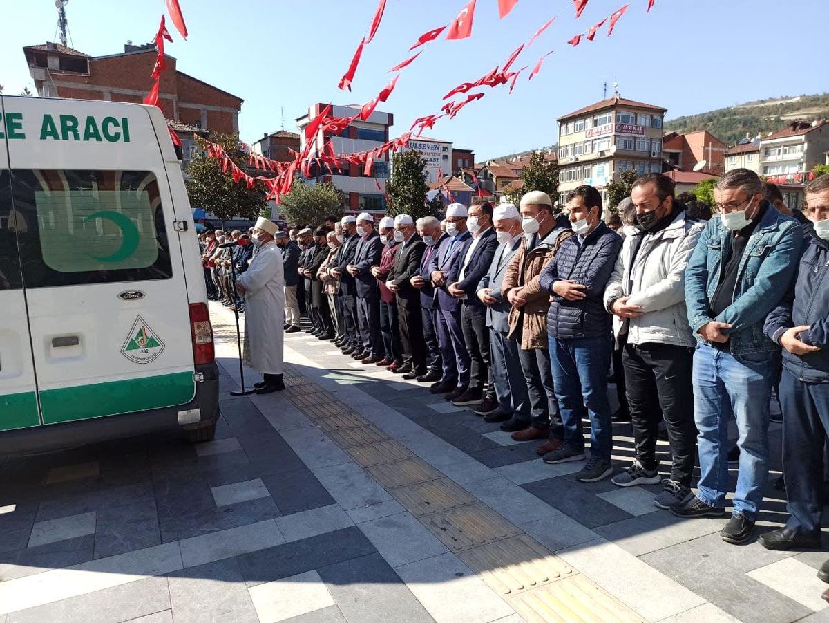 40 yıllık imam hatip son yolculuğuna dualarla uğurlandı