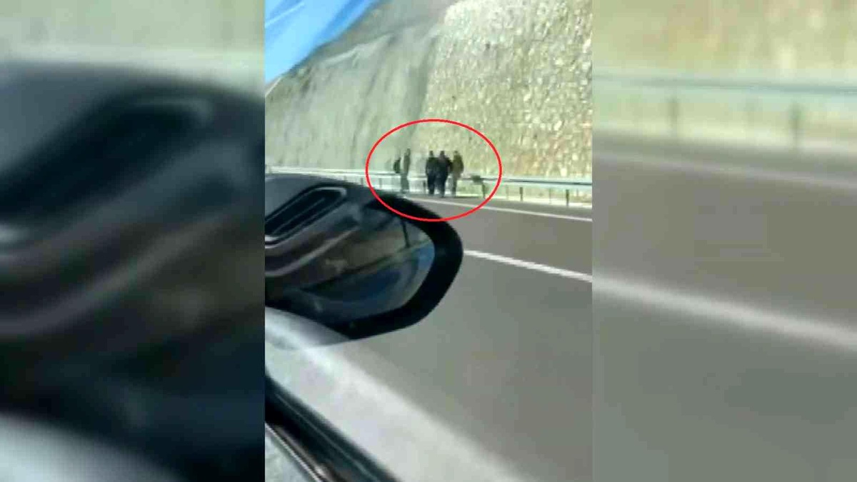 Afgan göçmenlerin Bursa-İzmir otobanındaki yürüyüşü kamerada