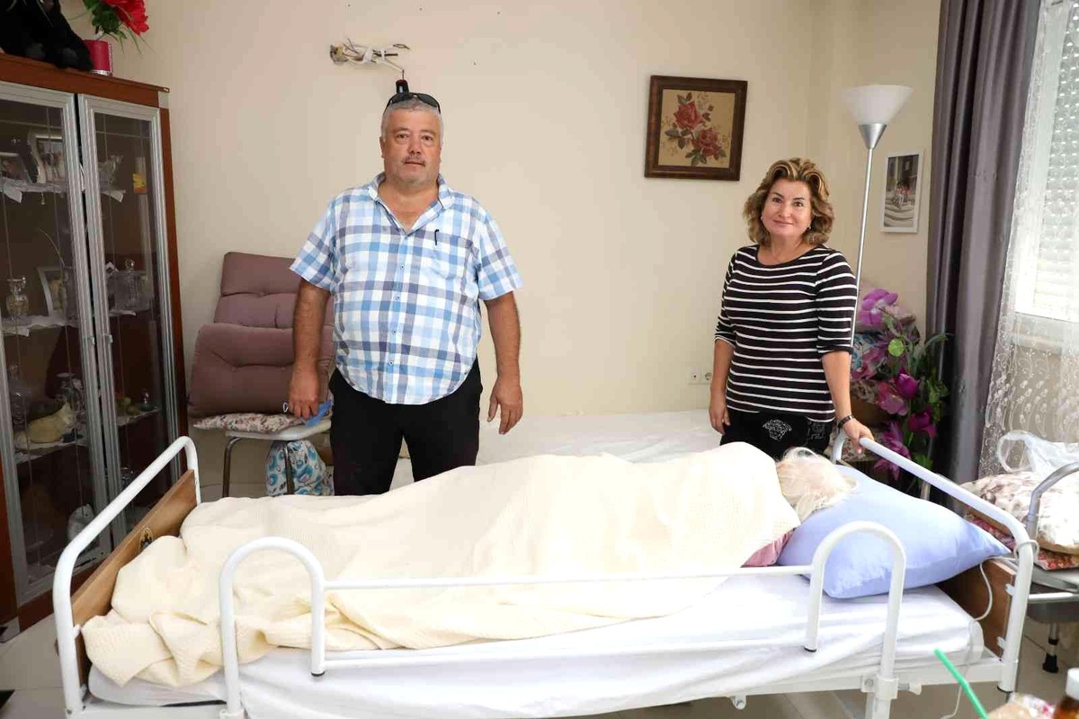 Alanya Belediyesi\'nden Alman vatandaşa hasta bakım yatağı