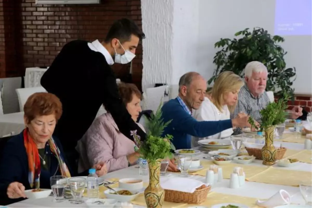 AMERİKALI TURİSTLER, OSMANLI SARAY MUTFAĞI YEMEKLERİNE HAYRAN KALDI