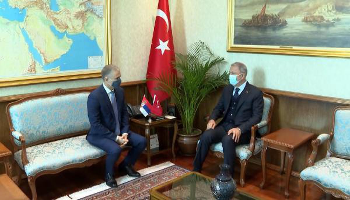 Son dakika haberleri... Bakan Akar, Sırbistanlı mevkidaşı ile görüştü