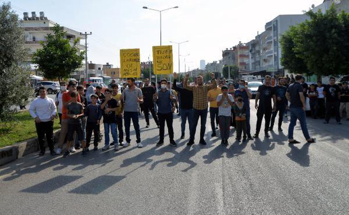 Bulvarda önlem alınmasını isteyen mahalleli yolu kapattı