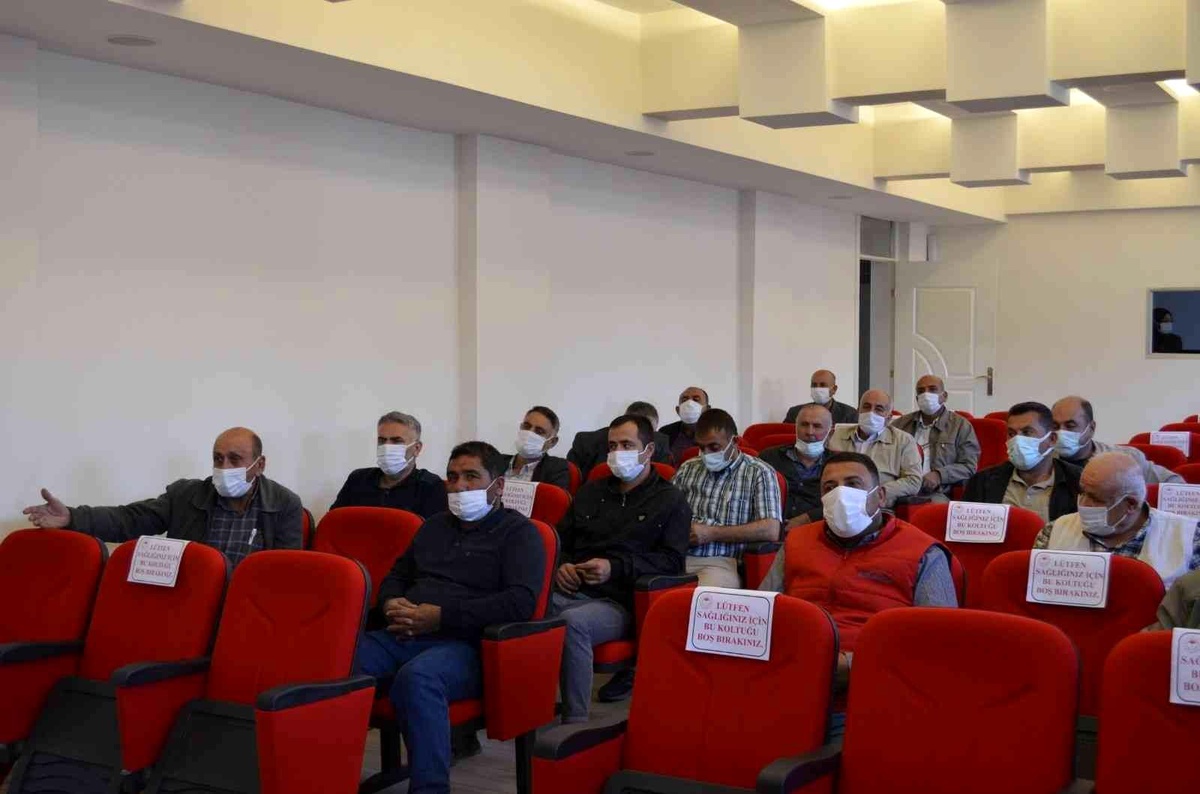 Çiftçi okulunu bitiren kursiyerlere malzeme dağıtıldı