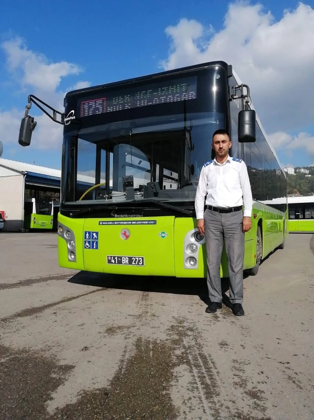 Kocaeli'de otobüs şoförü engelli yolcunun gören gözü oldu