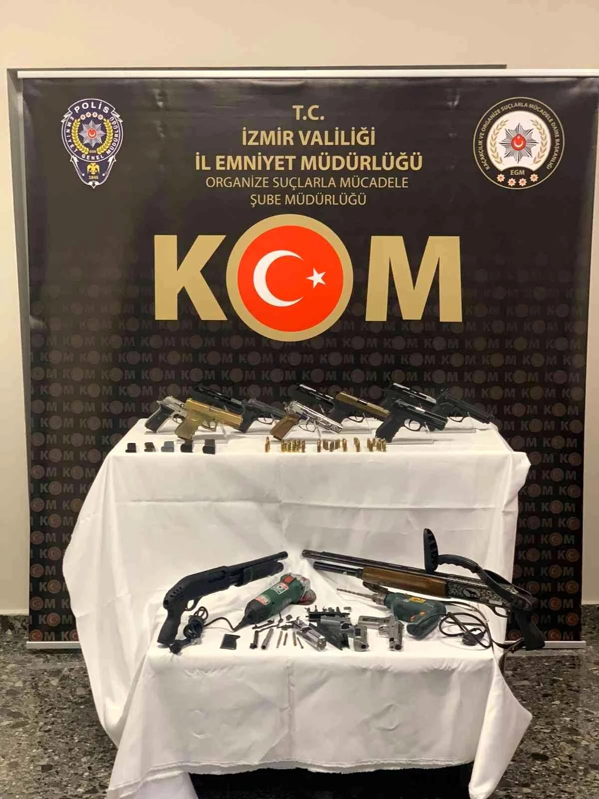 İzmir ve Manisa\'daki silahlı kaçakçılığı operasyonunda 12 gözaltı