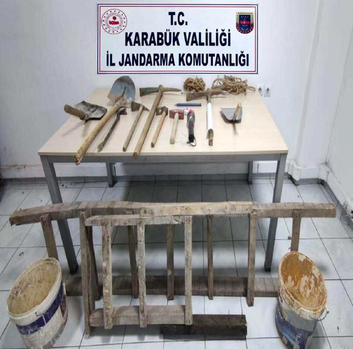 Jandarma kaçak kazı yapanlara göz açtırmıyor