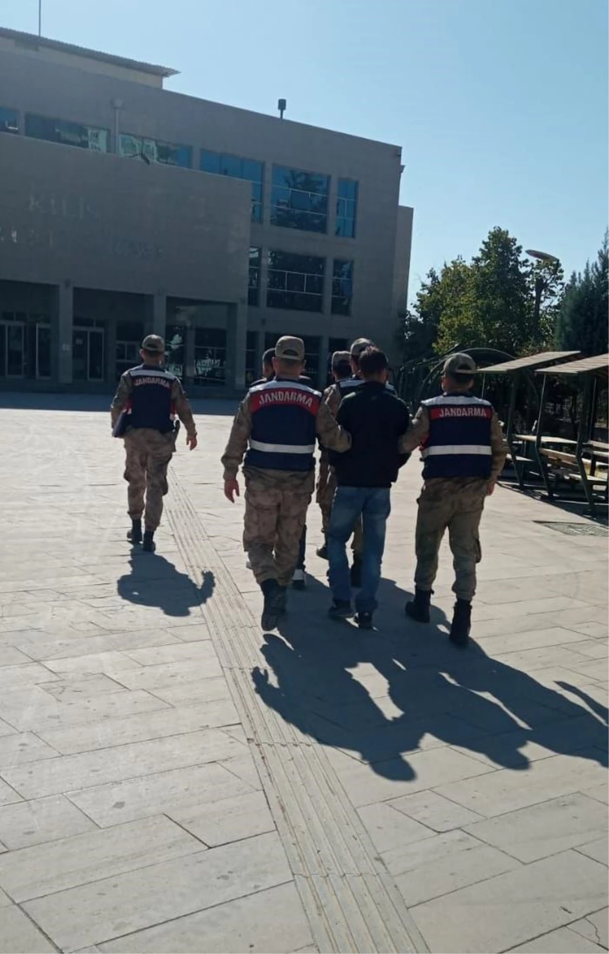 Kilis\'te tarımsal kooperatifin kapısını çalan 2 şüpheli tutuklandı