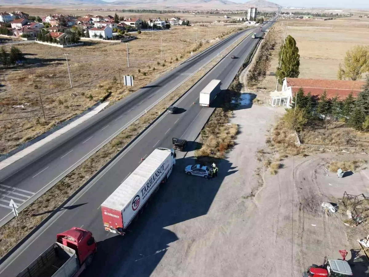 Kırmızı ışık ihlali yapan sürücülere droneli kötü sürpriz