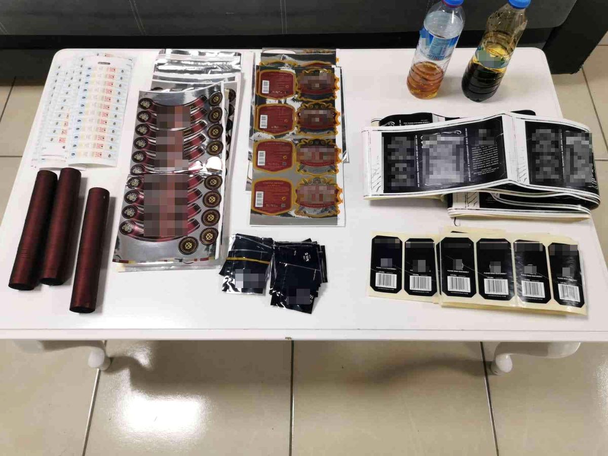 Kontrol noktasında durdurulan araçlardan kaçak alkol bandrolleri çıktı