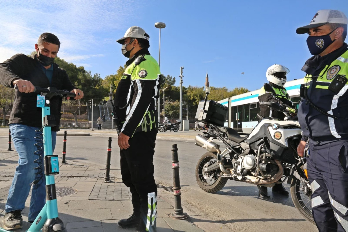 Konya\'da polis elektrikli scooter denetimi yaptı