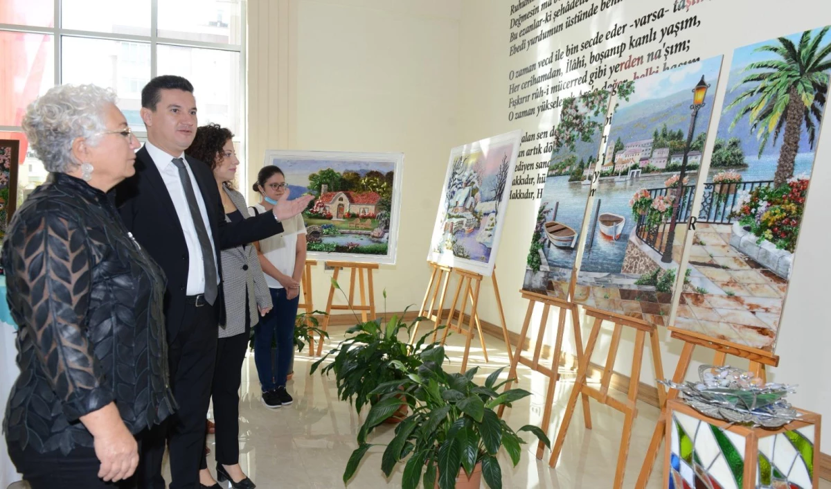 Kumluca\'da cam resim sergisi açıldı