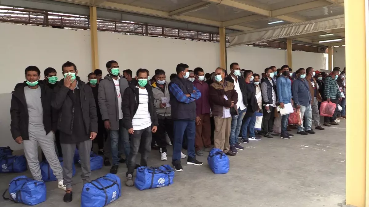 Libya\'da 134 düzensiz göçmen, "gönüllü dönüş" programı kapsamında ülkelerine gönderildi