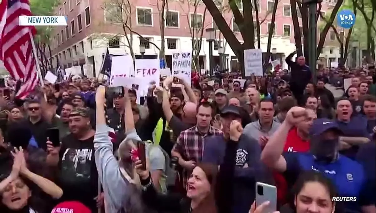 New York\'ta Aşı Zorunluluğuna Protesto