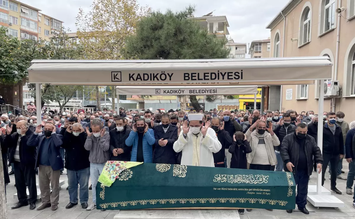 Scooterla yola savrulup otobüsün altında kalarak ölen kadın, toprağa verildi