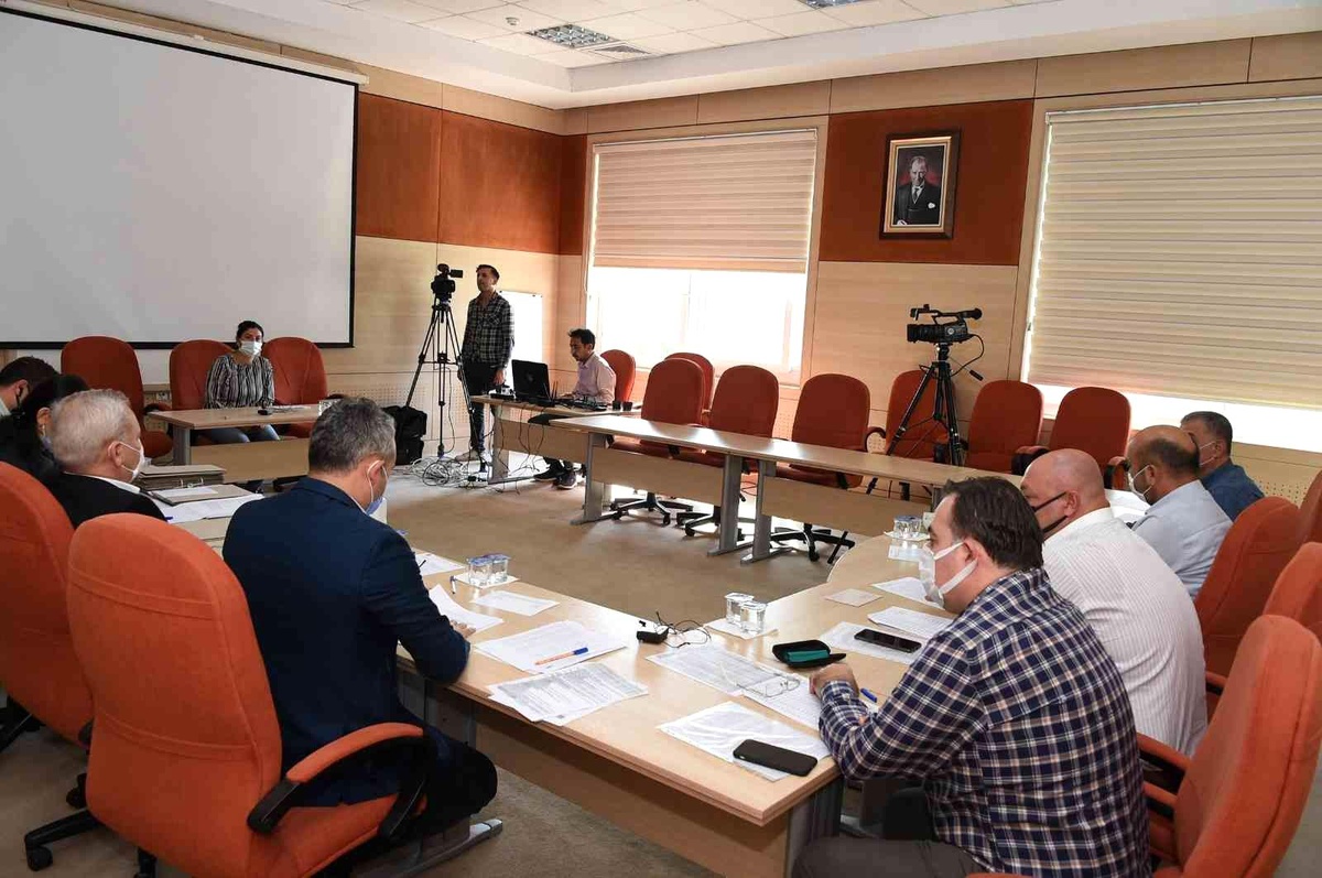 Tarsus Belediyesi, taşınmazların kira ihalesini canlı yayınla yaptı