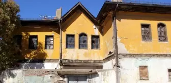 150 yıllık tarihi konak tehlike saçıyor