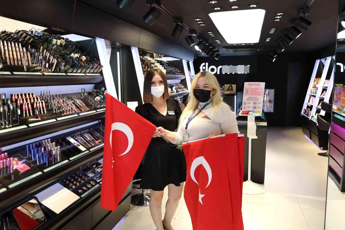 2 bin Türk Bayrağı dağıtıldı