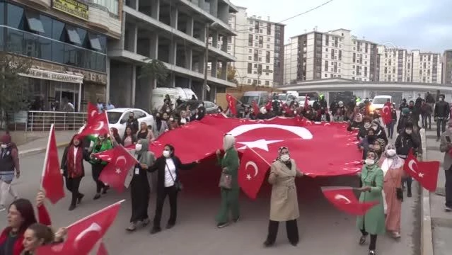 81 ilden gelen kadınlardan terör mağduru ailelere destek yürüyüşü