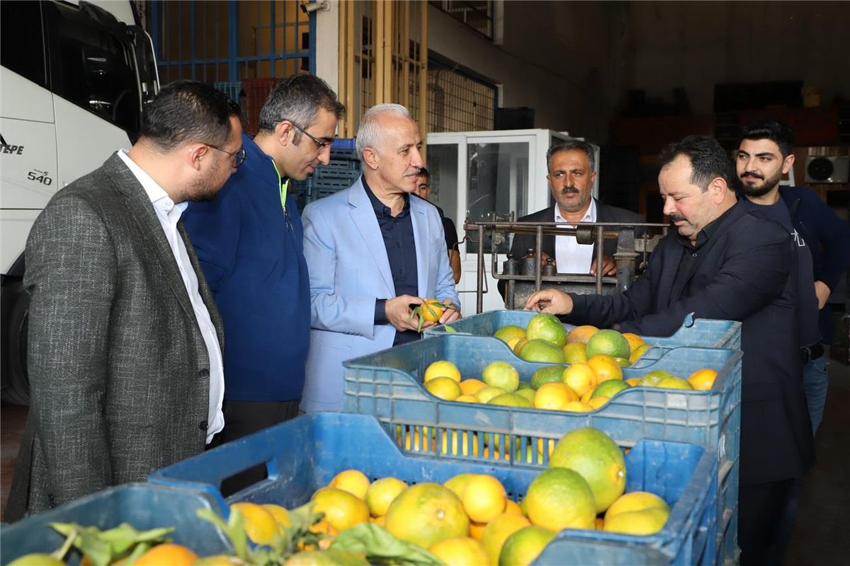 Akdeniz Belediye Başkanı Mustafa Gültak\'tan, hal esnafına ziyaret