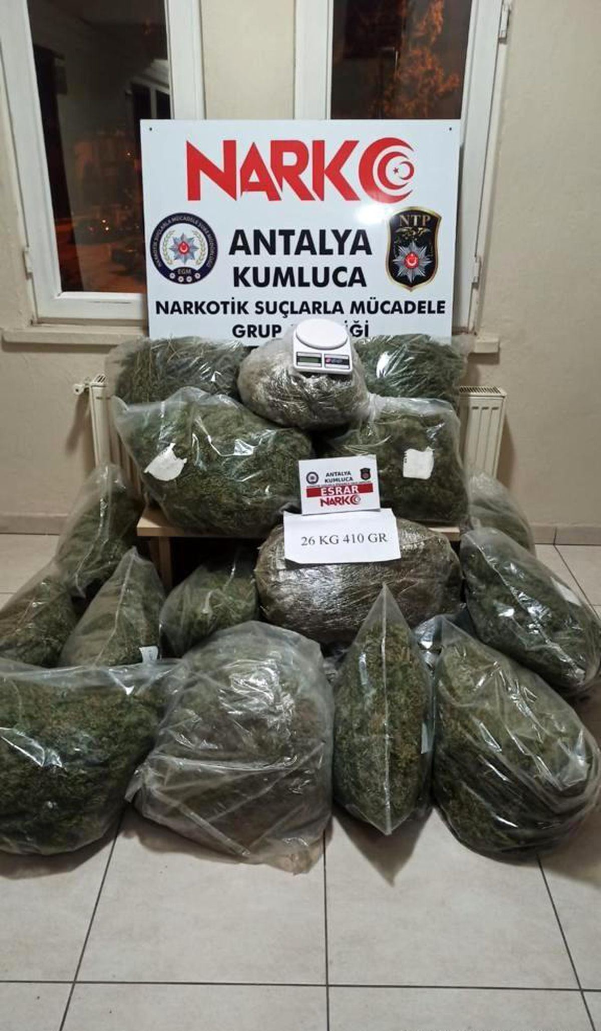 Antalya\'da 26 kilogram esrar ele geçirildi