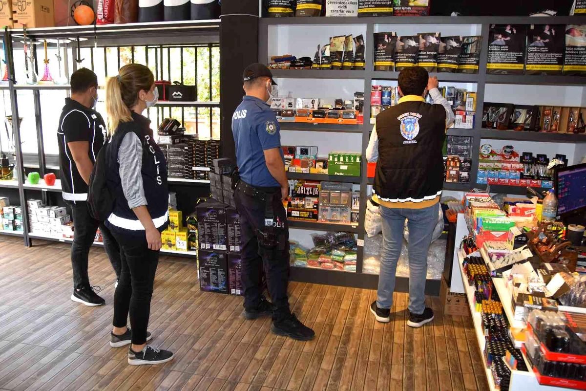Antalya\'da 392 polis servis araç ve okul çevrelerini denetledi