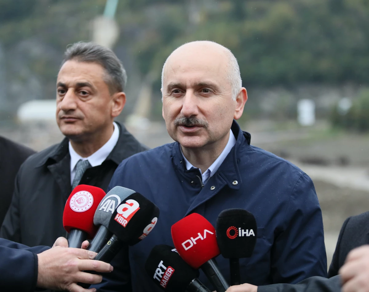 Bakan Karaismailoğlu, Sinop\'ta sel bölgesinde incelemelerde bulundu Açıklaması