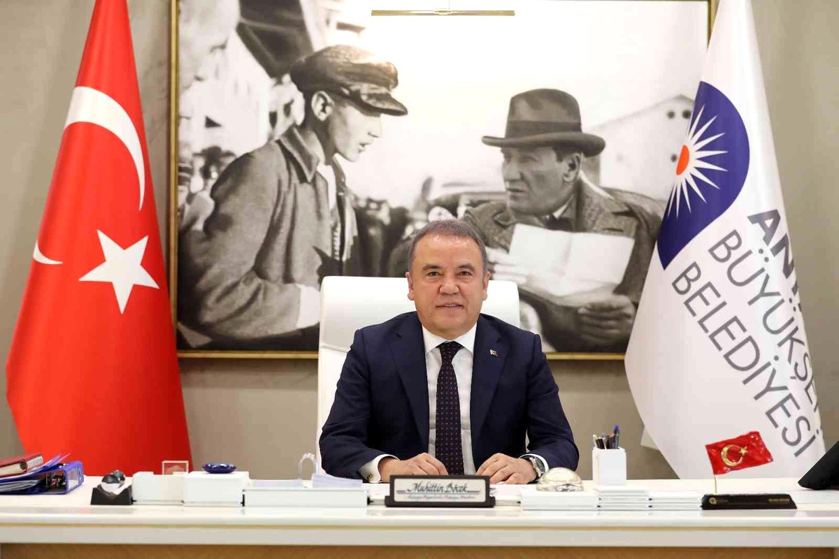 Başkan Böcek: "29 Ekim, Türk Milleti\'nin yeniden doğuşunu da simgeliyor"